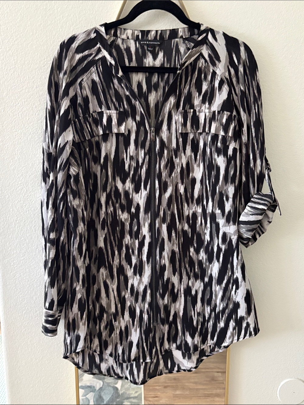 Rock & Republic Black and White Abstract Print Button-Down Shirt